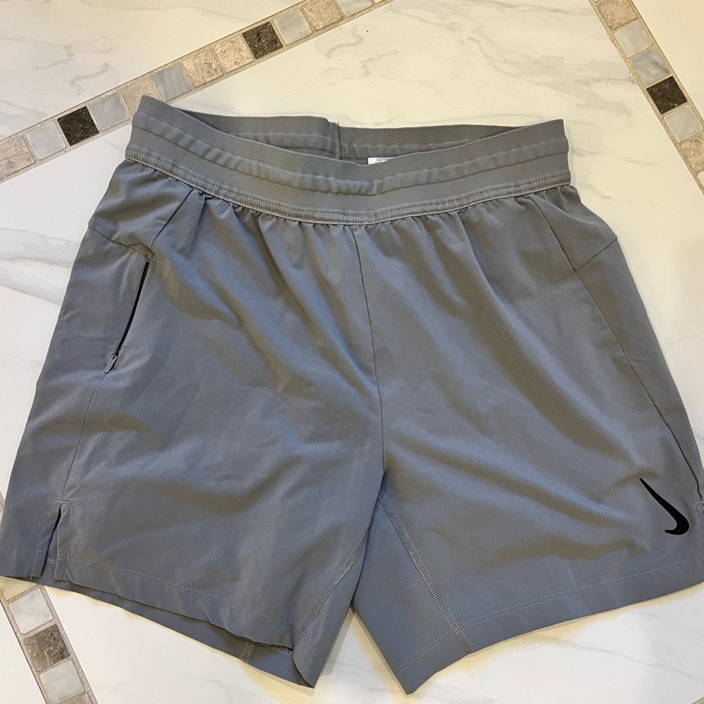Nike Men’s Sm, 6” inseam, 2 in 1 short, Grey color